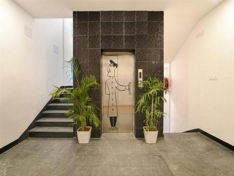 Oyo Townhouse 091 Nungambakkam Hotel Chennai Exterior photo