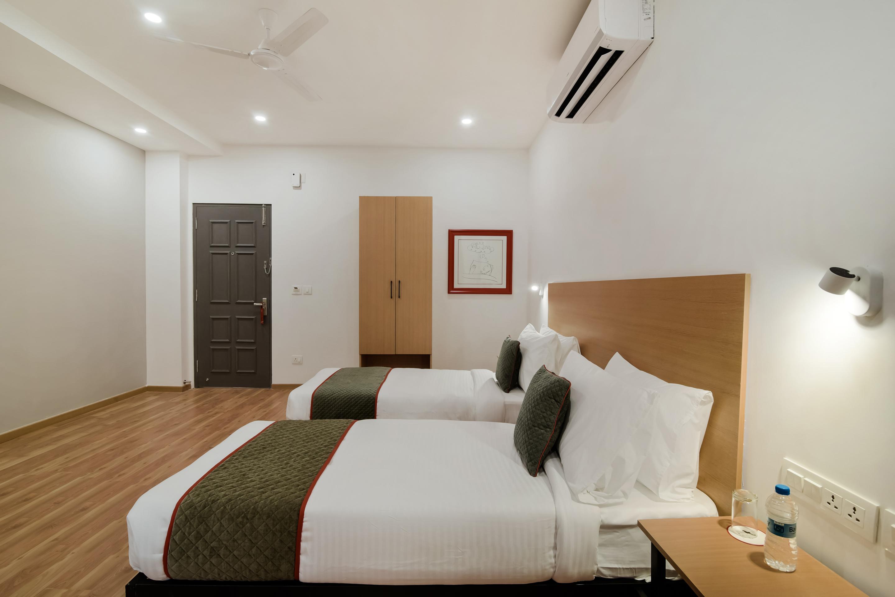 Oyo Townhouse 091 Nungambakkam Hotel Chennai Exterior photo