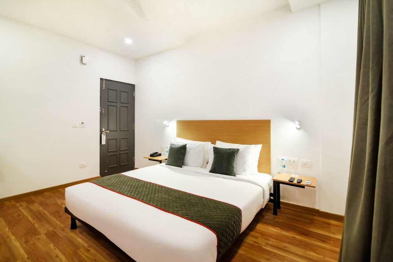 Oyo Townhouse 091 Nungambakkam Hotel Chennai Exterior photo