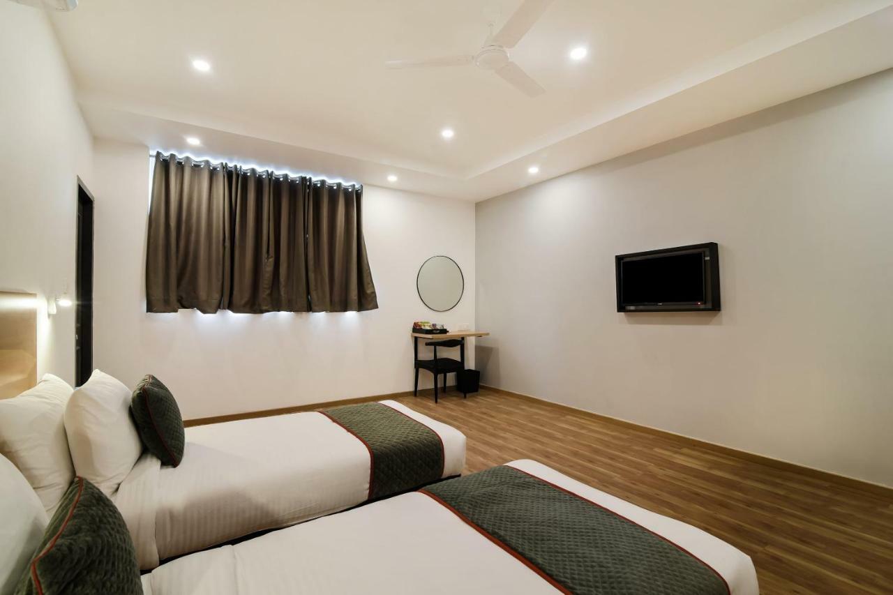 Oyo Townhouse 091 Nungambakkam Hotel Chennai Exterior photo